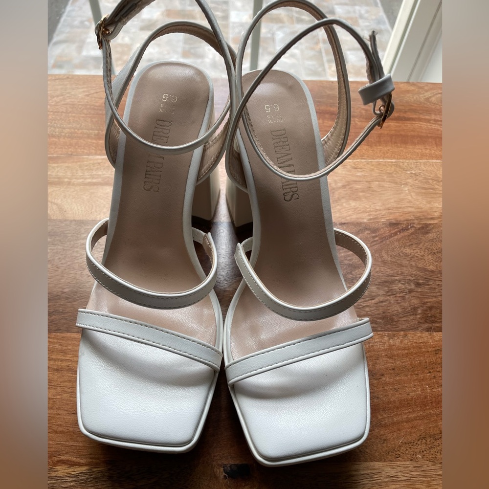 NWOT Dream Pairs Women's White Chunky Block Heel Strappy Sandals Size 6.5